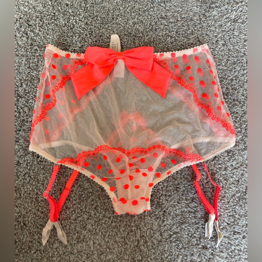 NWT Victoria’s Secret high waisted garter panty size S - Picture 2 of 2